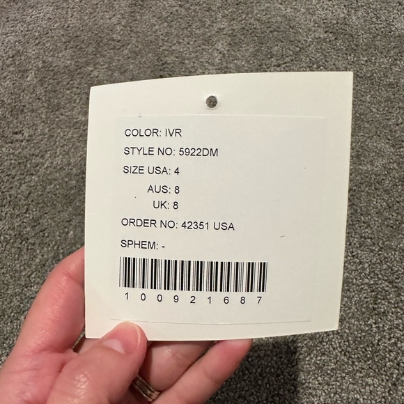 NWT Stella York 5922 Beaded Lace Ivory Backless Wedding Dress, size 4 - Picture 10 of 11